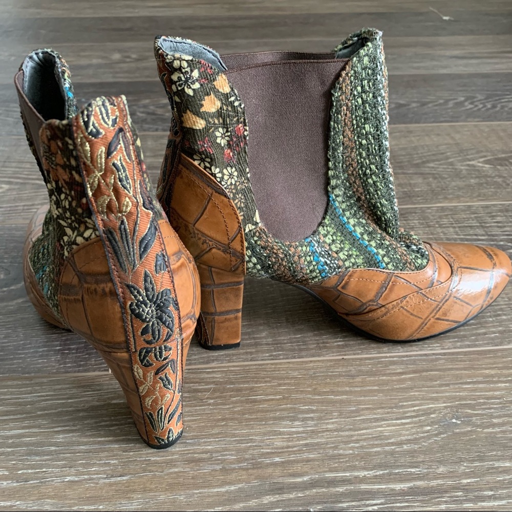 Tracy Porter Tapestry Pull on Ankle Boots